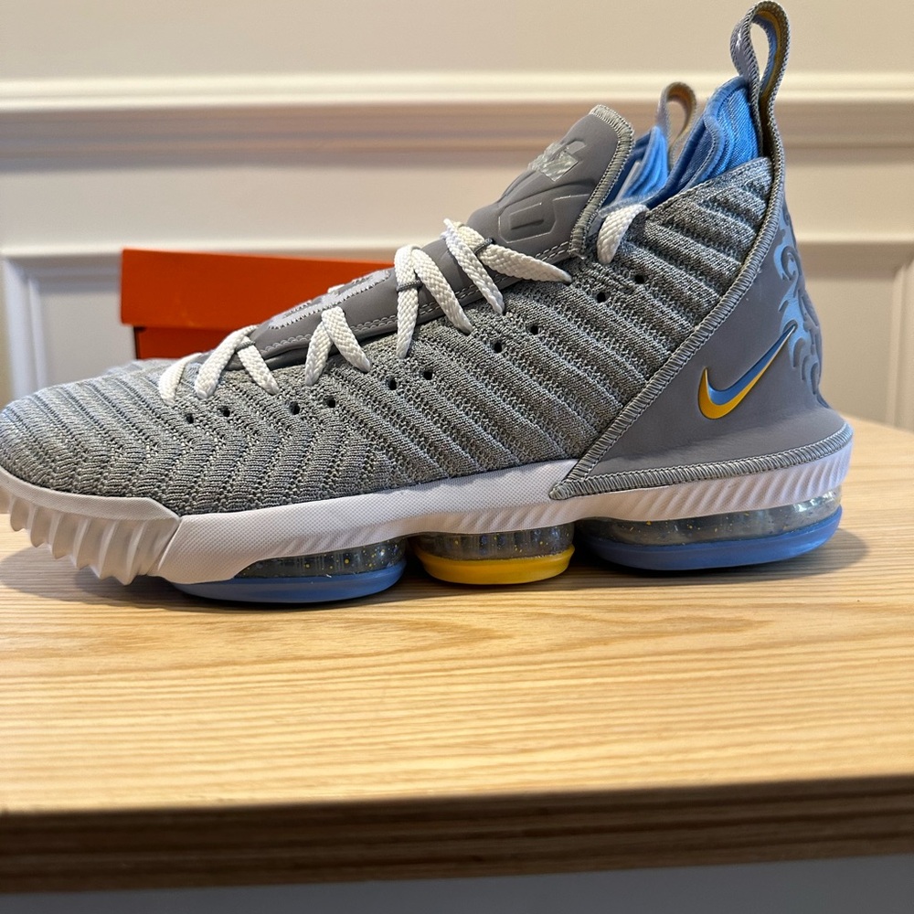 Nike LeBron 16 MPLS Lakers Men’s Sneakers